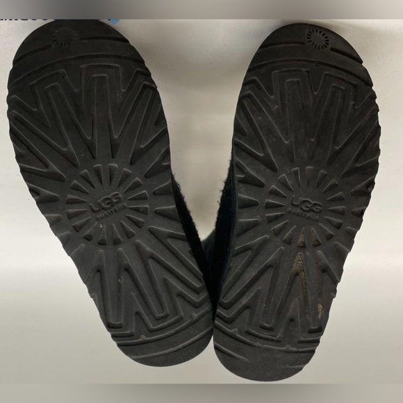 UGG Classic Cardy Wool Knit Mid-calf Botton Boots, Black, size 6 Women’s - Picture 3 of 9